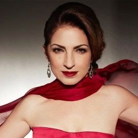 Gloria Estefan - Professional null Speaker