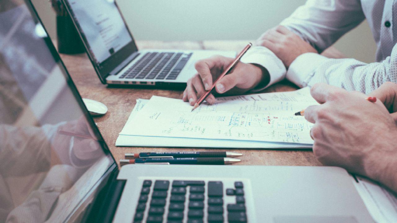 5 Website Features That Make Booking a Speaker Effortless for Event Planners