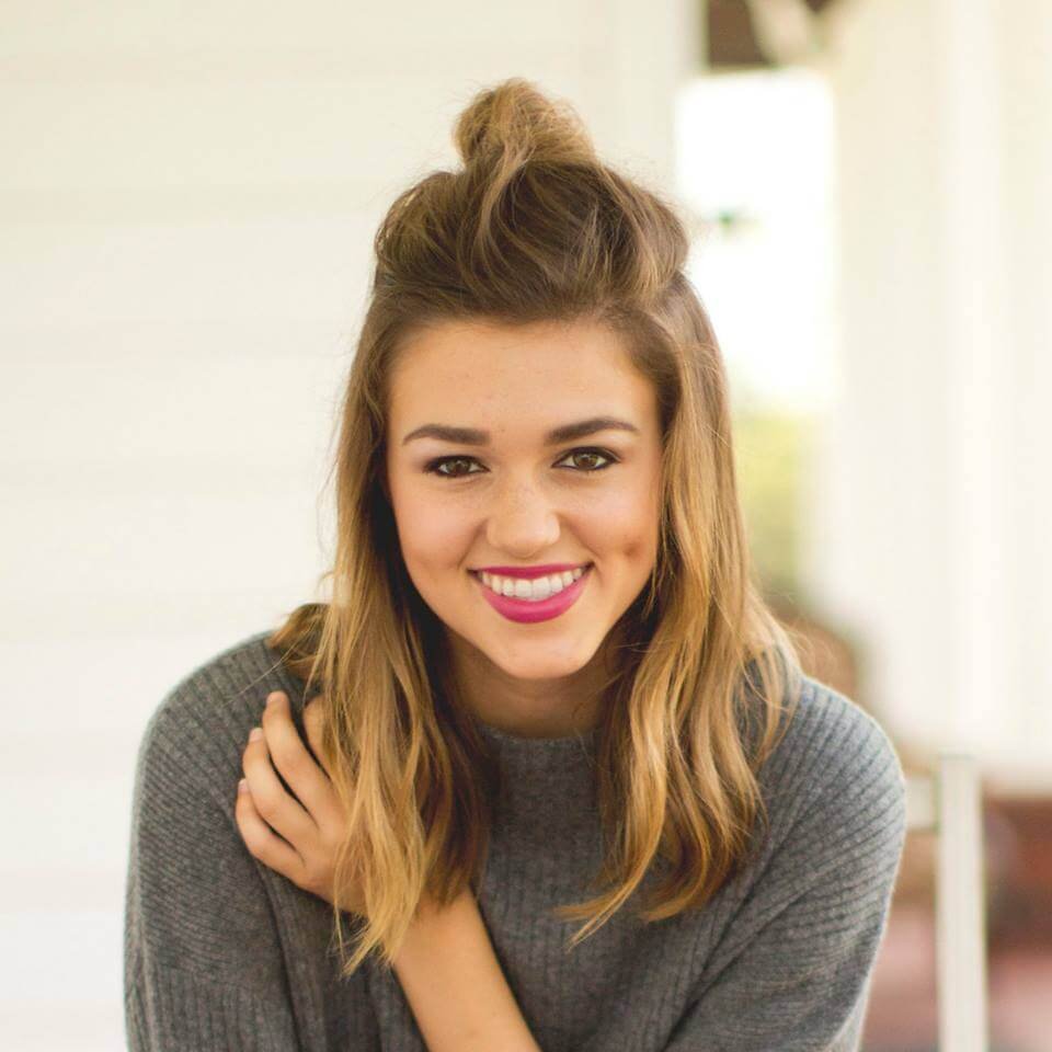 Sadie Robertson - Professional null Speaker