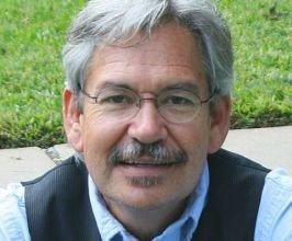 Benjamín Alire Sáenz - Professional Speakers Booking