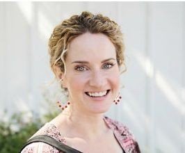 Lisa Leonard - Professional Speakers Booking