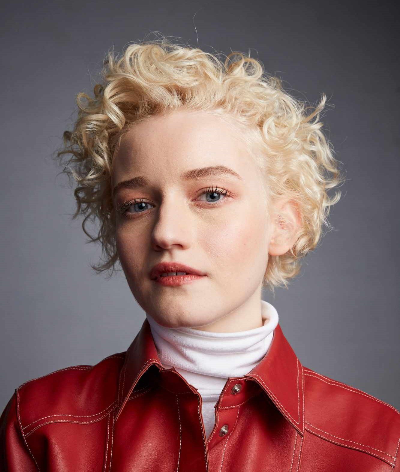 Julia Garner - Professional null Speaker