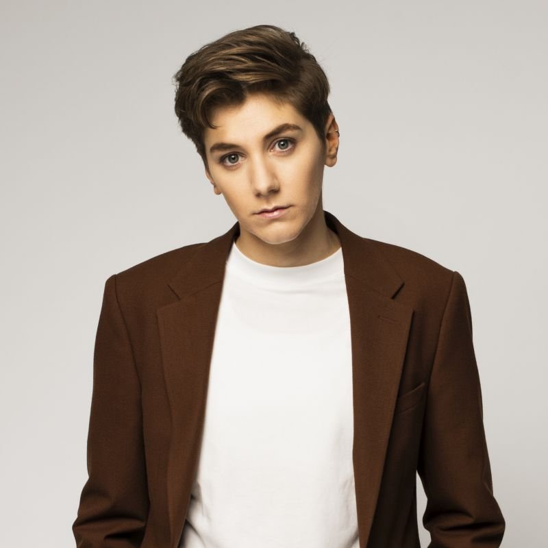 Sarah Keyworth - Professional null Speaker