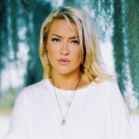 Kaya Jones - Professional null Speaker