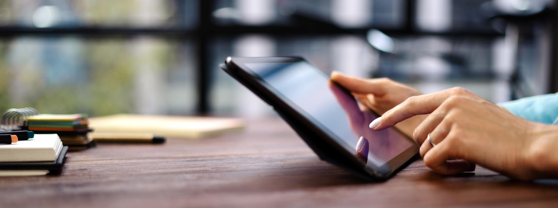 Top Keynote Speakers for Virtual Meetings hero