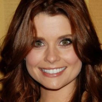 The Truth About Reba McEntire And JoAnna Garcia Swisher's Relationship